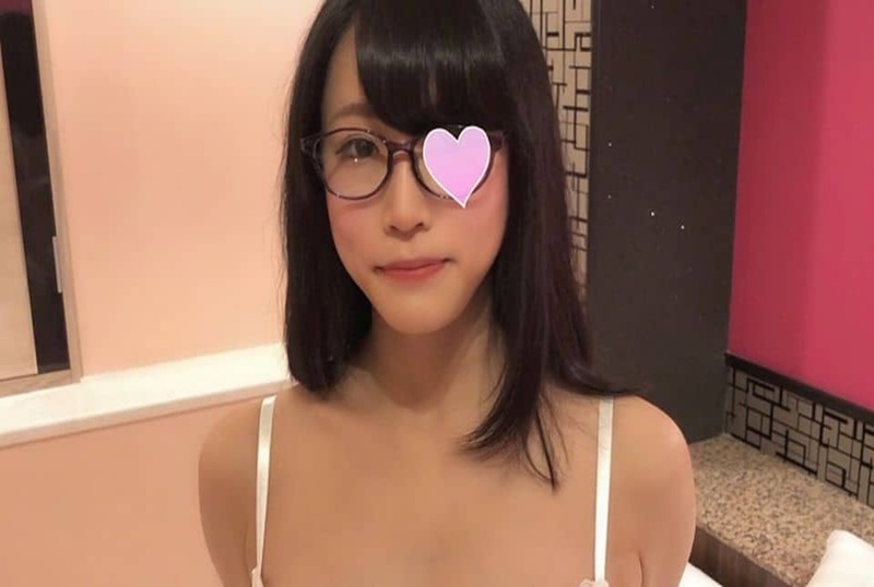 FC2-1077183 【隐藏拍摄】【个人拍摄】眼镜下美，衣服下超美巨乳。当我想到抚养它时，它是一个完全训练有素的 M女孩！！ 素人
