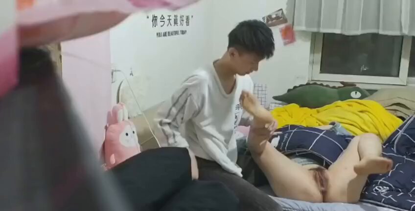 现在少妇都喜欢偷男人，蹭老公不在家，勾引小伙